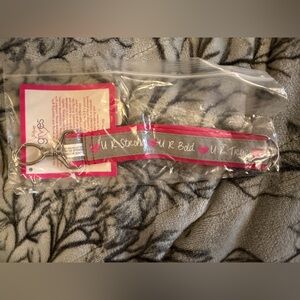 Thirty-One U R U Phrases Key & Card Holder